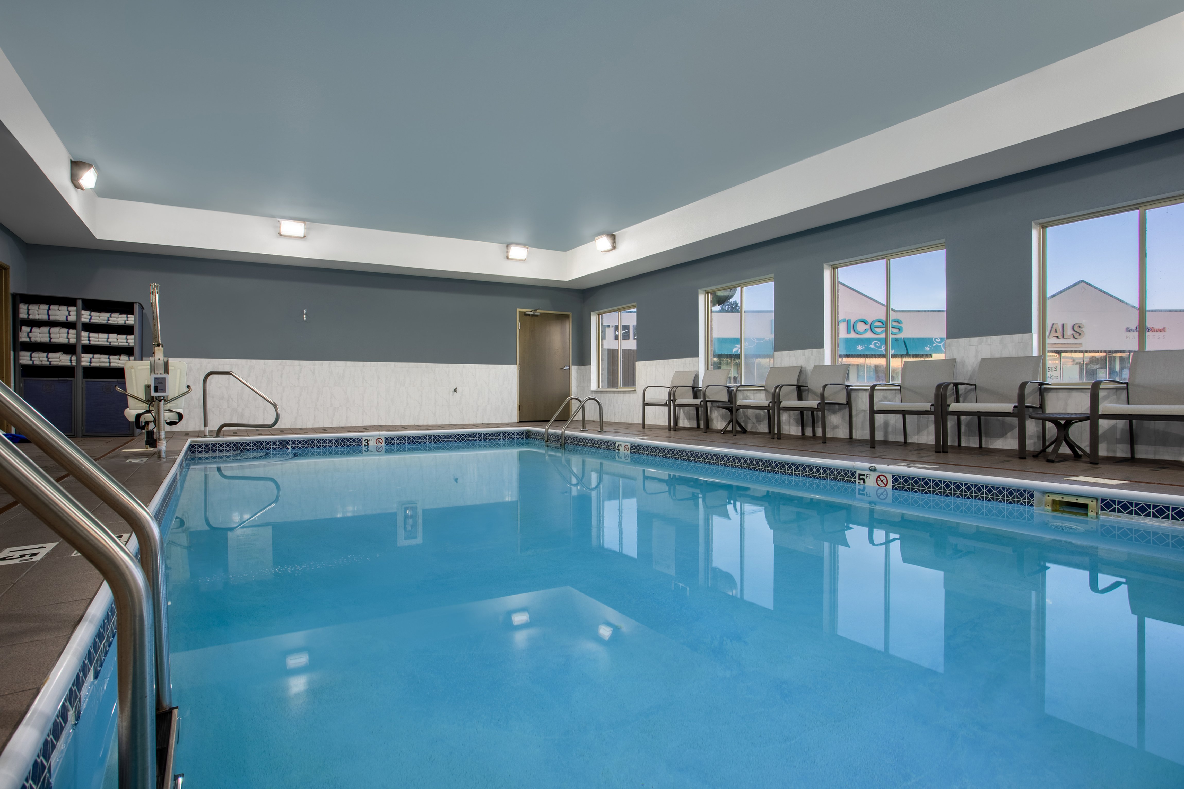 Holiday Inn Express Hotel Suites Clinton 24/50