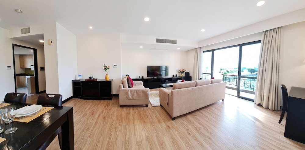 Diamond Westlake Suites 23/50
