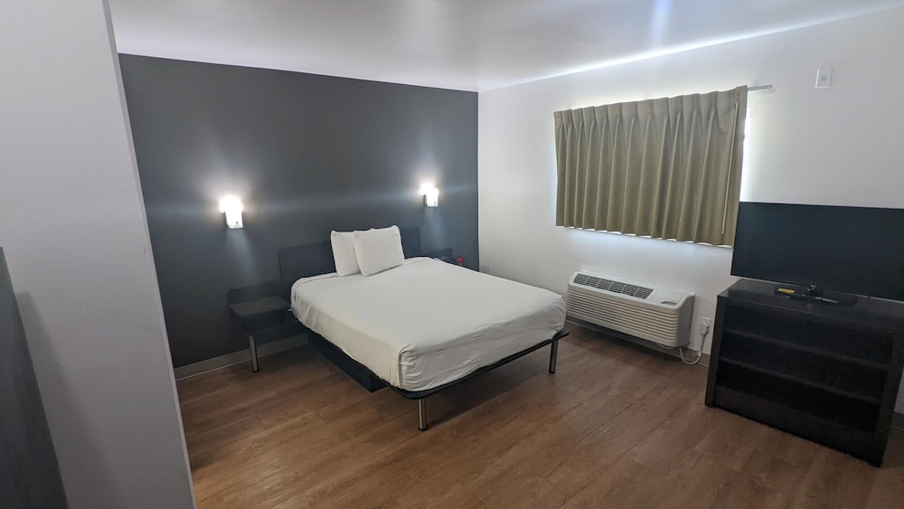 Premium, Queen Bed, Kitchenette