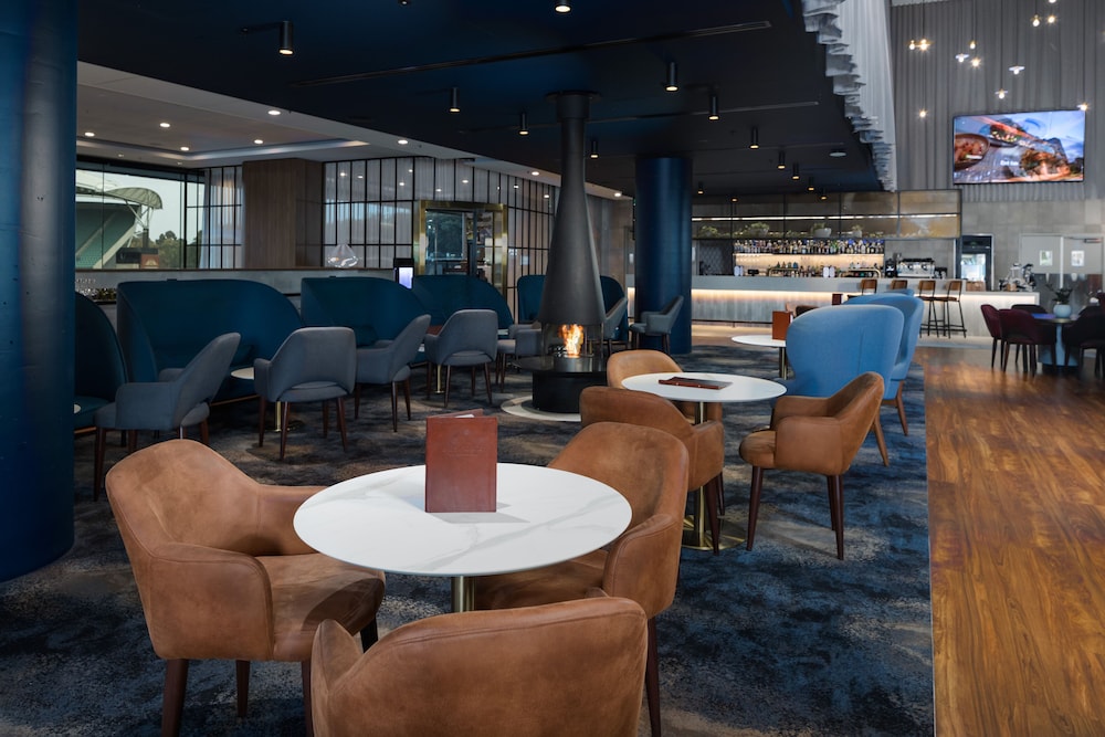 Oval Hotel Adelaide 30/50
