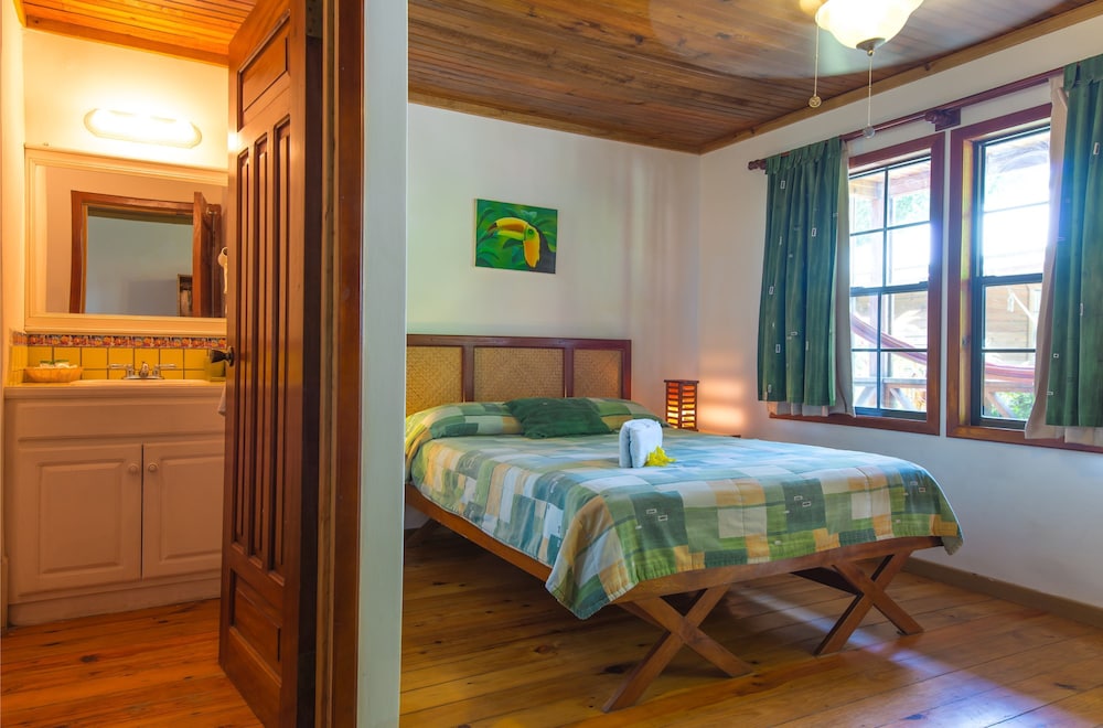 Las Rocas Resort And Dive Center 31/63
