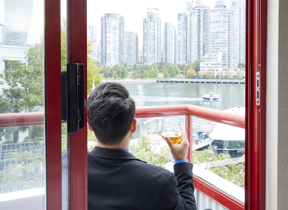 GRANVILLE ISLAND HOTEL 21/50