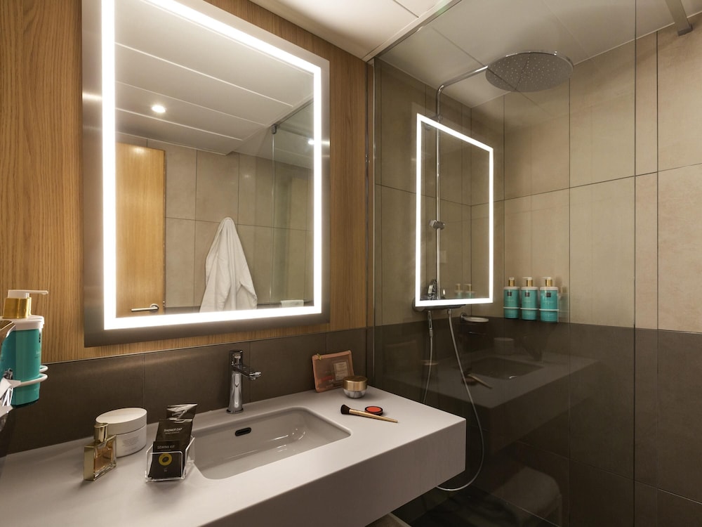 غرفة تنفيذية بسرير مزدوج وسرير فردي، Novotel Nancy 3/3