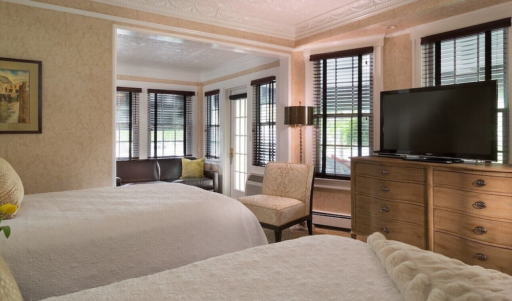 The Chateau Inn and Suites 18/57