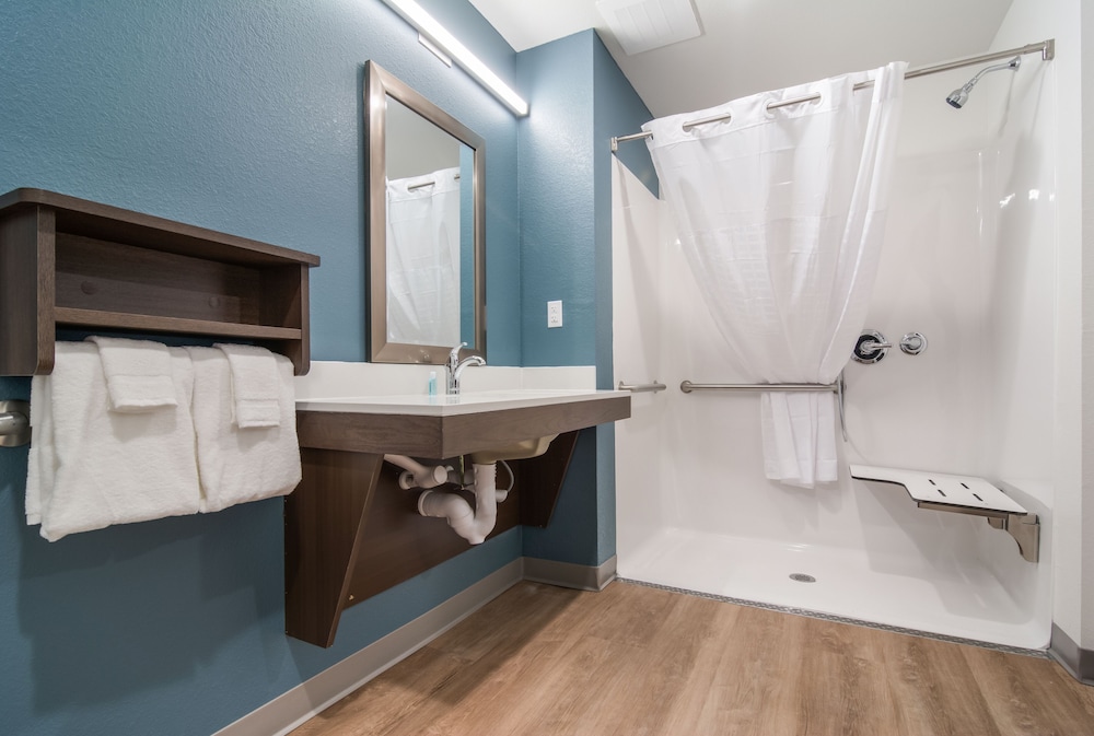 Room, Queen Bed, Accessible, WoodSpring Suites Linden 4/4