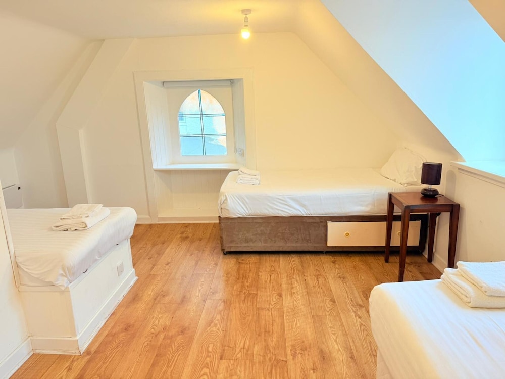 5 ROOMS, DELUXE, FAMILY