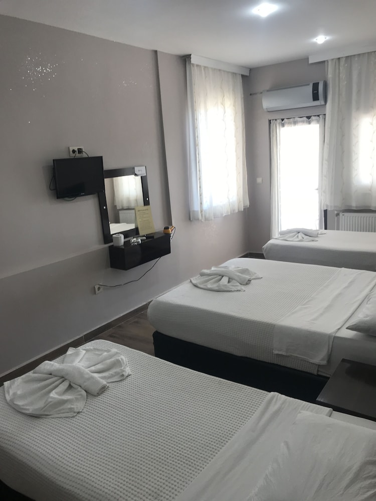 ECONOMY, QUADRUPLE, DOUBLE AND TWIN BEDS