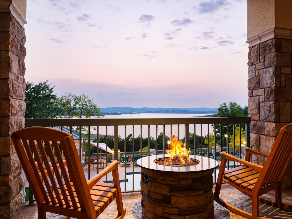 Chateau On the Lake Resort Spa And Convention Centre 14/66