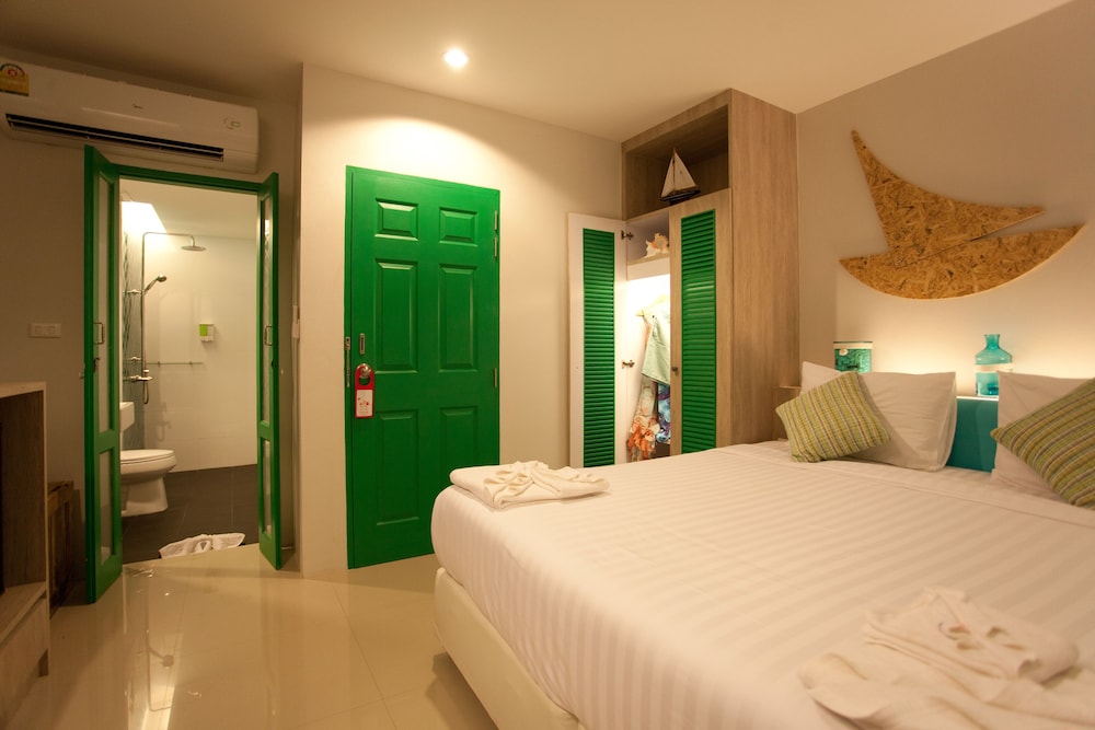 The Blue Pearl Kata Hotel 35/66