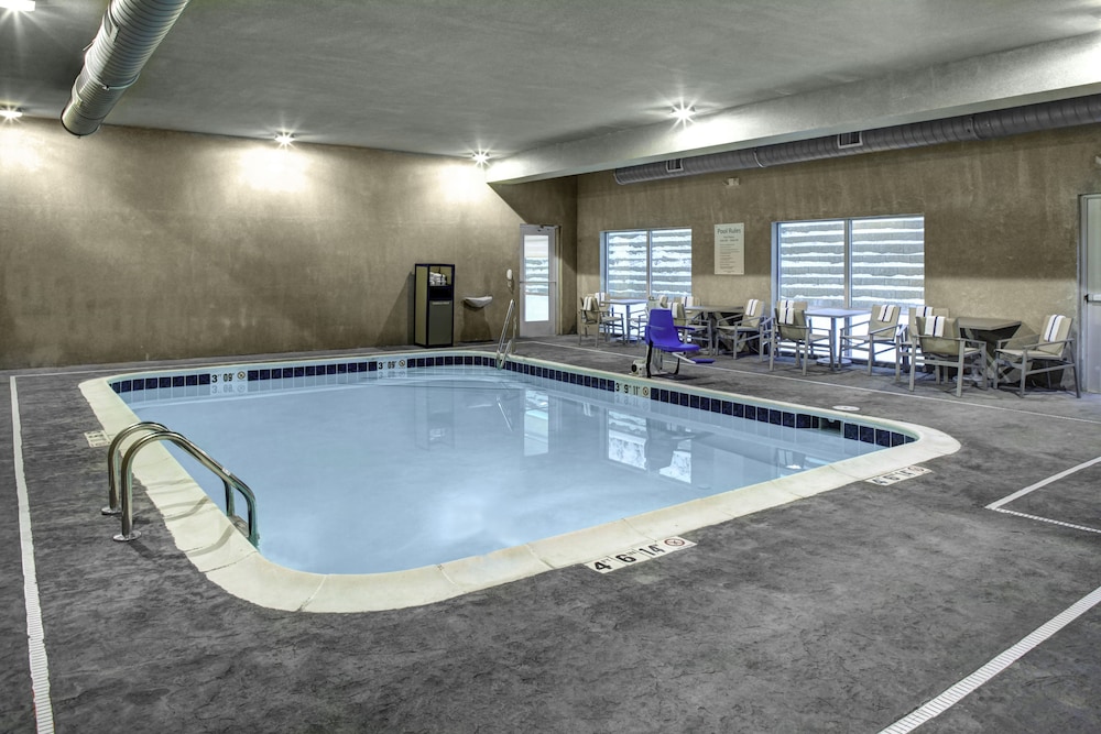 Holiday Inn Express Suites Coldwater 3/50
