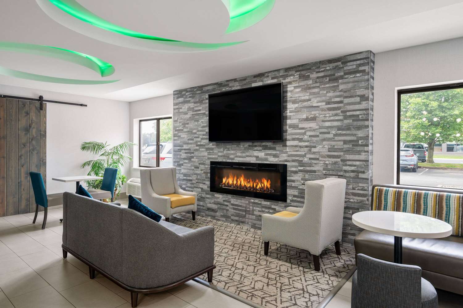 La Quinta Inn By Wyndham Indianapolis Airport Executive Drive 20/37