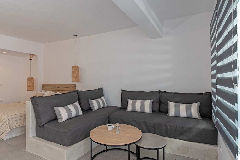 Ixthioessa Hotel 33/53