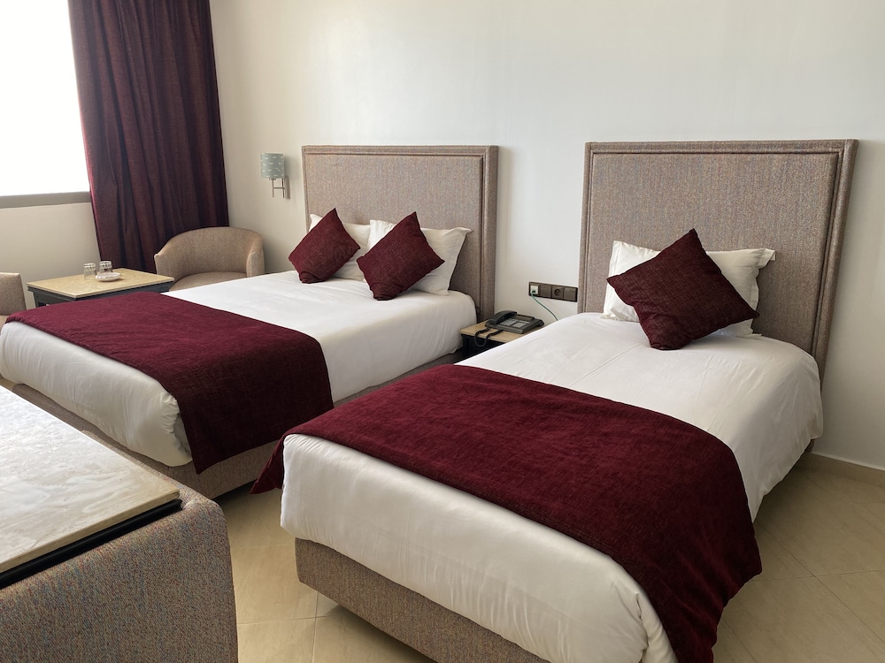Azur Hotel 7/35