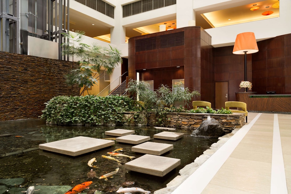 Embassy Suites by Hilton Los Angeles Glendale 43/54