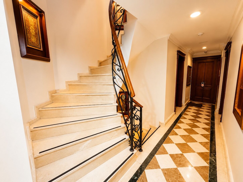 Glk Premier Regency Suites And Spa 34/74