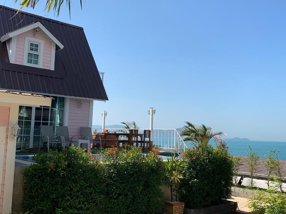 Pattaya Paradise Beach Resort 7/50