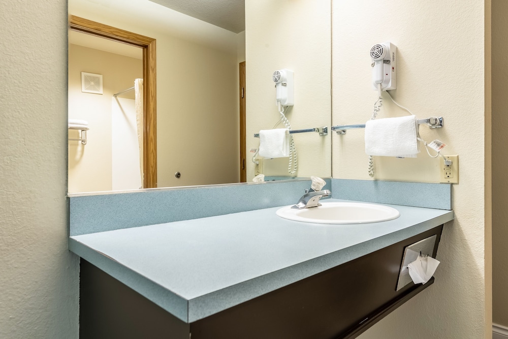 Econo Lodge Washington Harbor 20/30