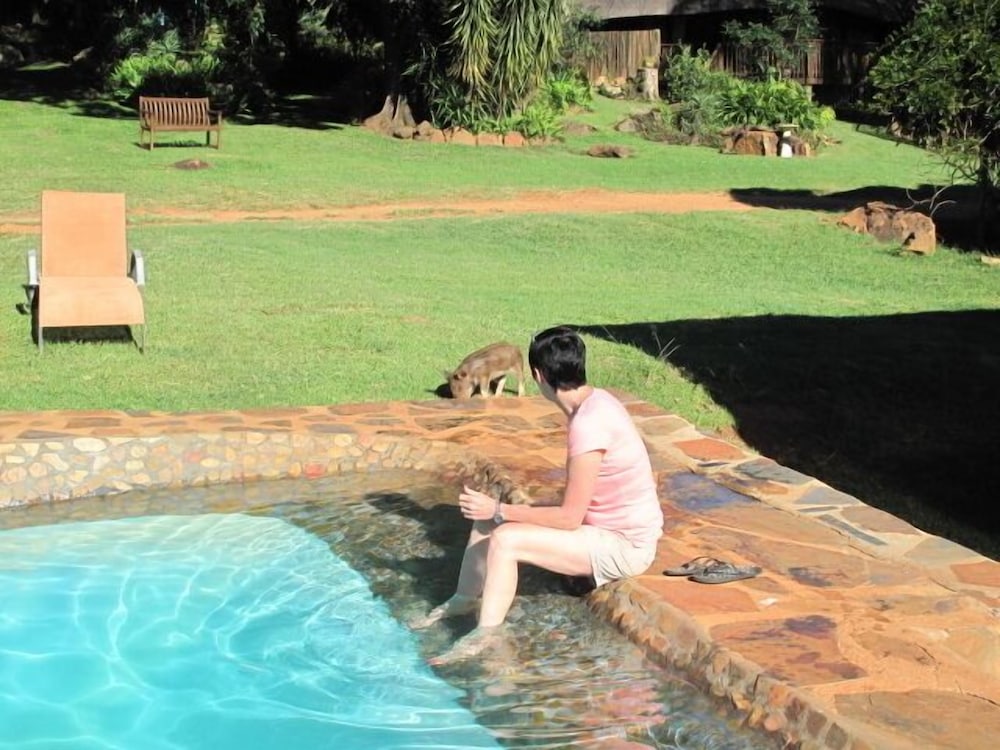Caracal Lodge 24/36