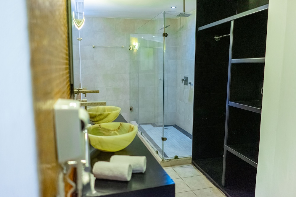 In Fashion Hotel & Spa by Kavia 65/67