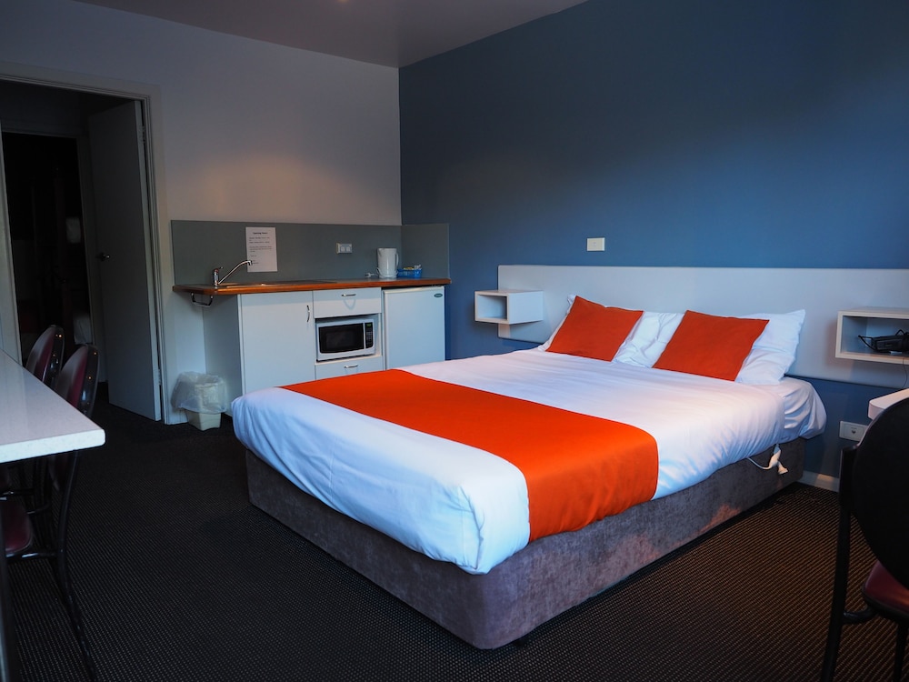 Waterfront Lodge Motel 28/70