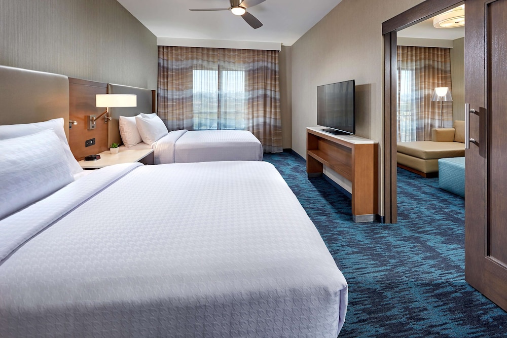 1 BEDROOM, SUITE, PELOTON