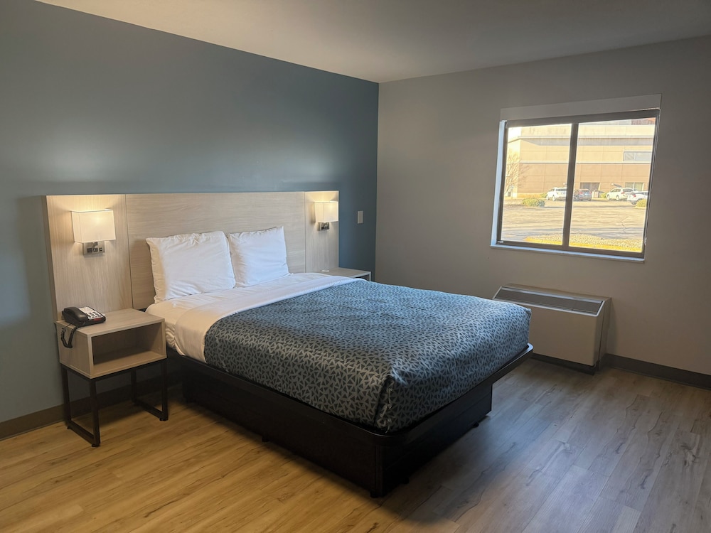 EFFICIENCY, QUEEN BED
