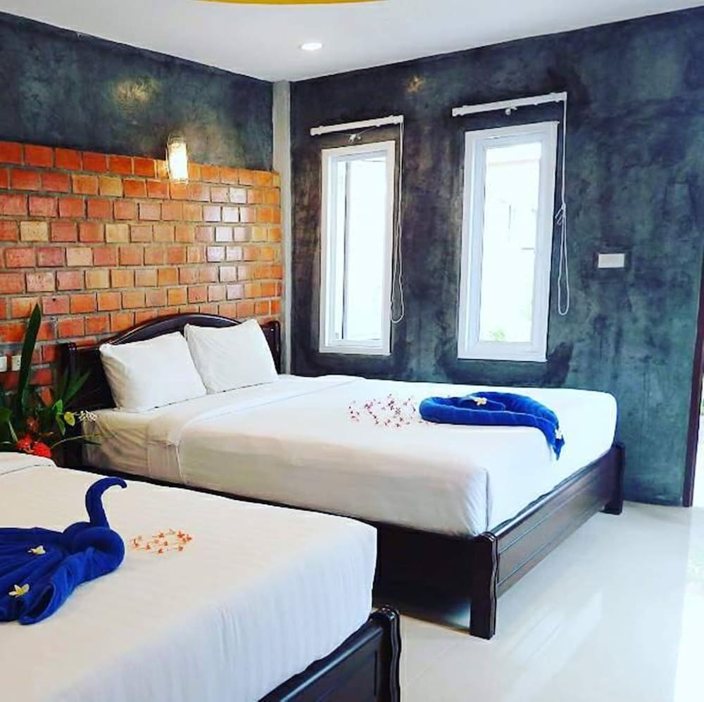 Lanta New Beach Bungalows 10/50