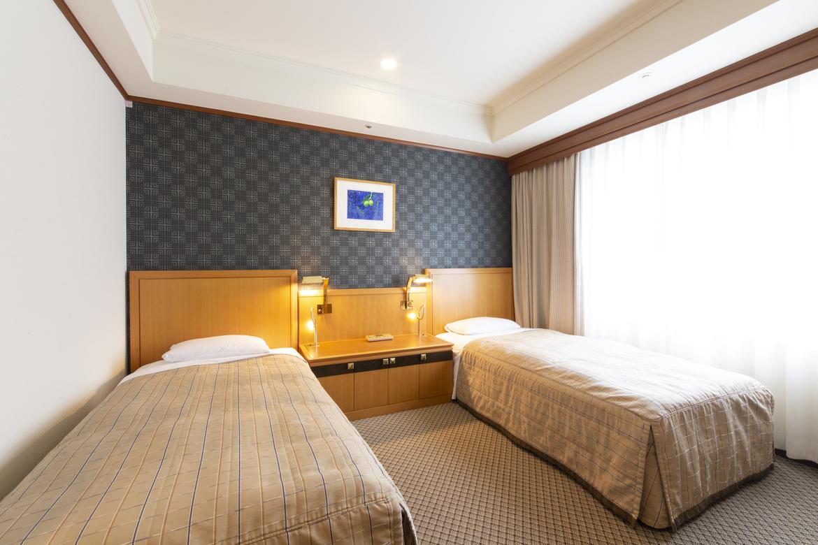 Tower, Twin Beds, Bathtub