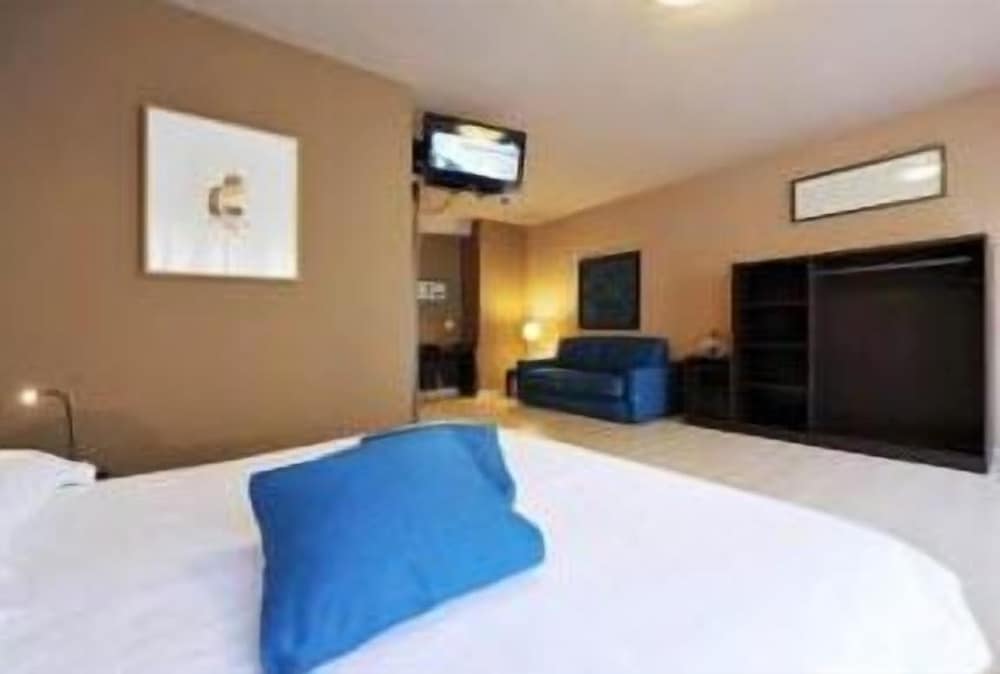 جناح جونيور بسرير كينج، M14 Hotel 2/4