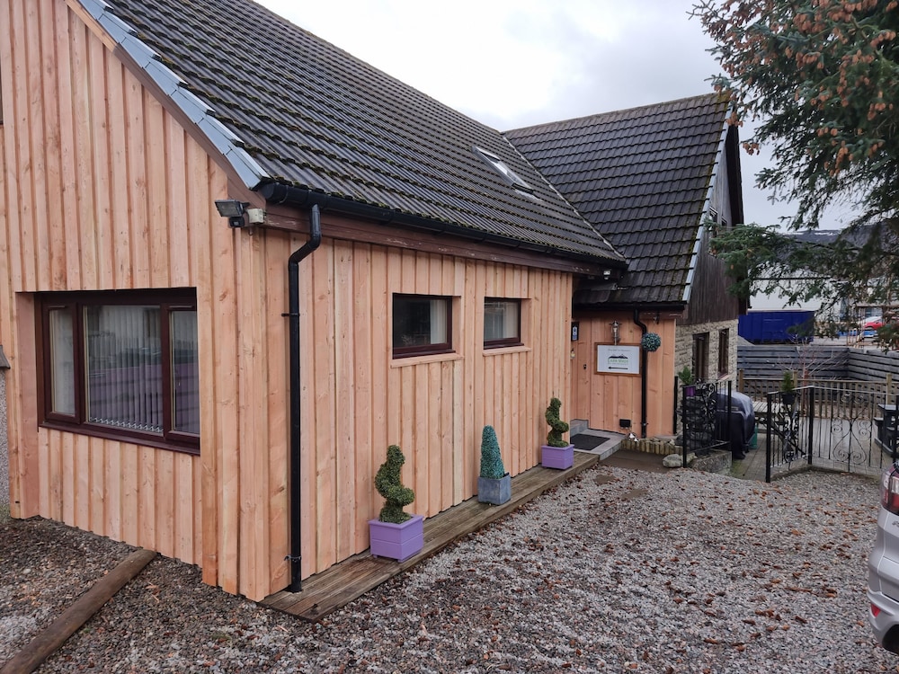 Carn Mhor Bed and Breakfast 3/50