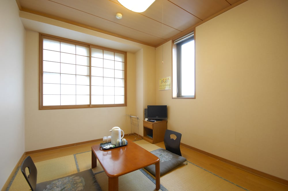 Hakodate Hotel Ekimae 32/33