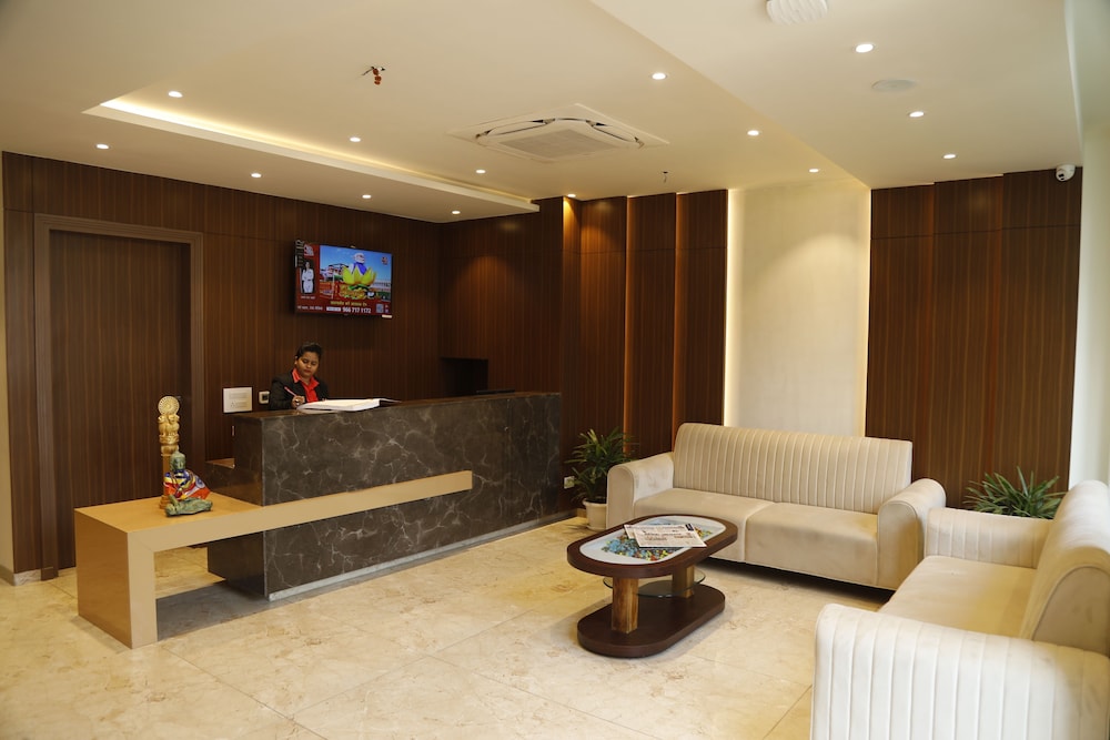 Hotel The Royal Vista 10/50