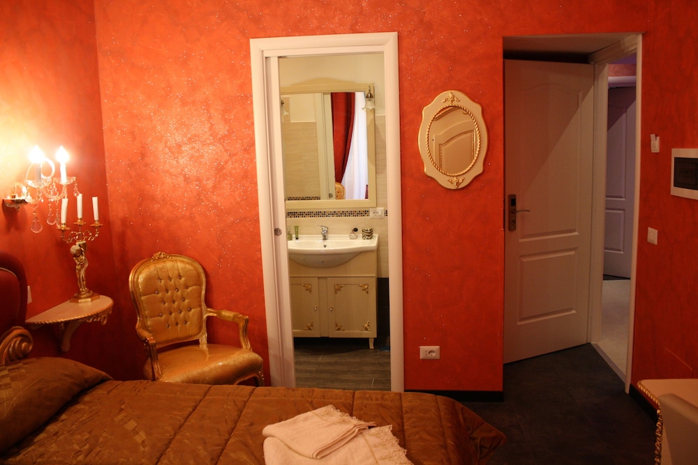 Pope's Suites 24/50