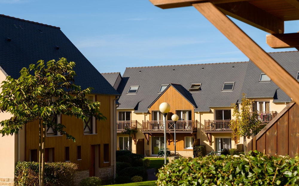 R?SIDENCE LAGRANGE VACANCES LES ROCHES DOUVRES(FORMERLY LES ROCHES DOUVRES) 4/26