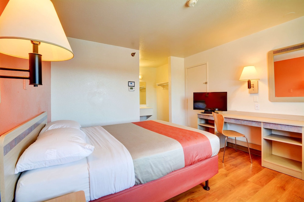 Motel6 Windsor Locks, CT - Hartford 31/66