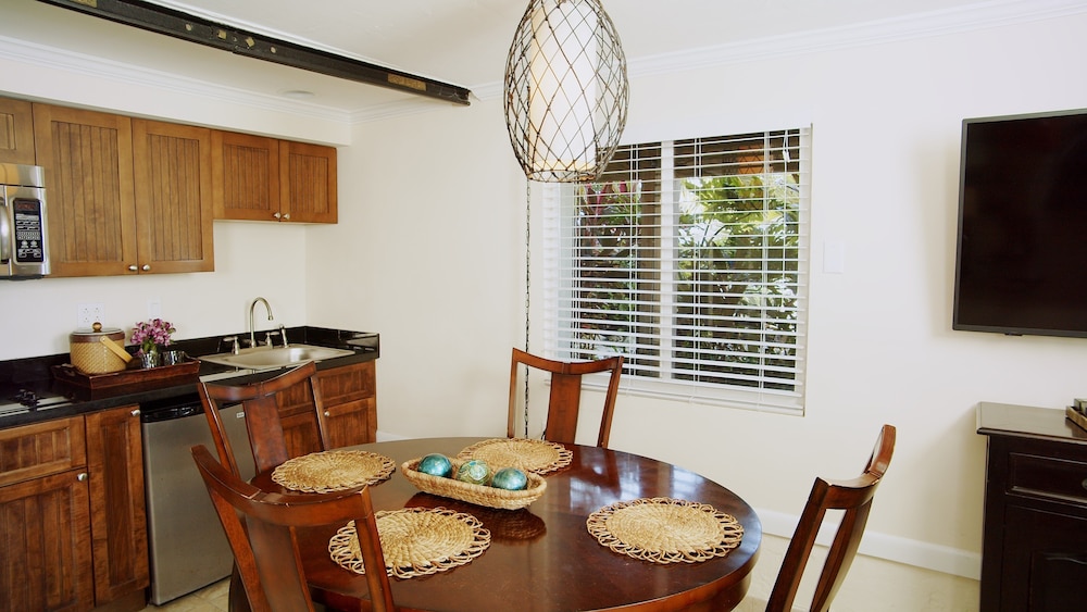 Coconut Palm Inn 34/50
