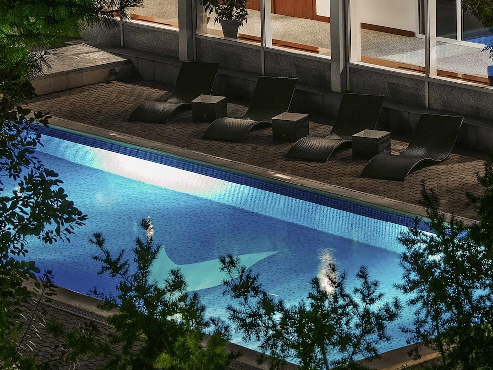 swimming pool spa