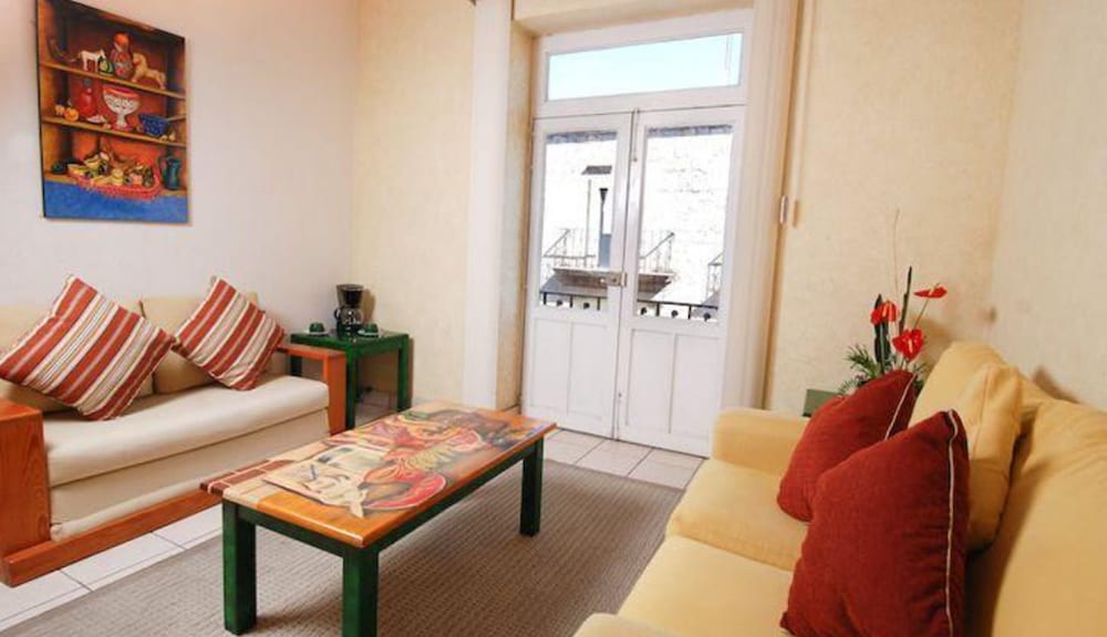 Galeria Hotel And Suites 37/67