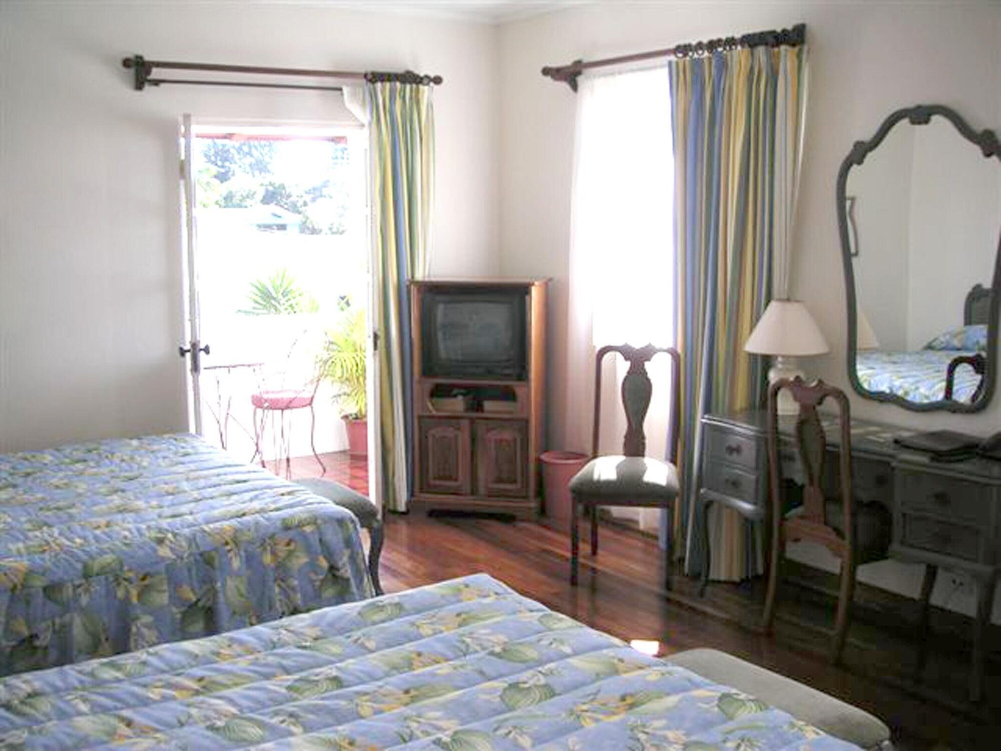 DELUXE, SINGLE, 2 QUEEN BEDS, GARDEN VIEW, PATIO