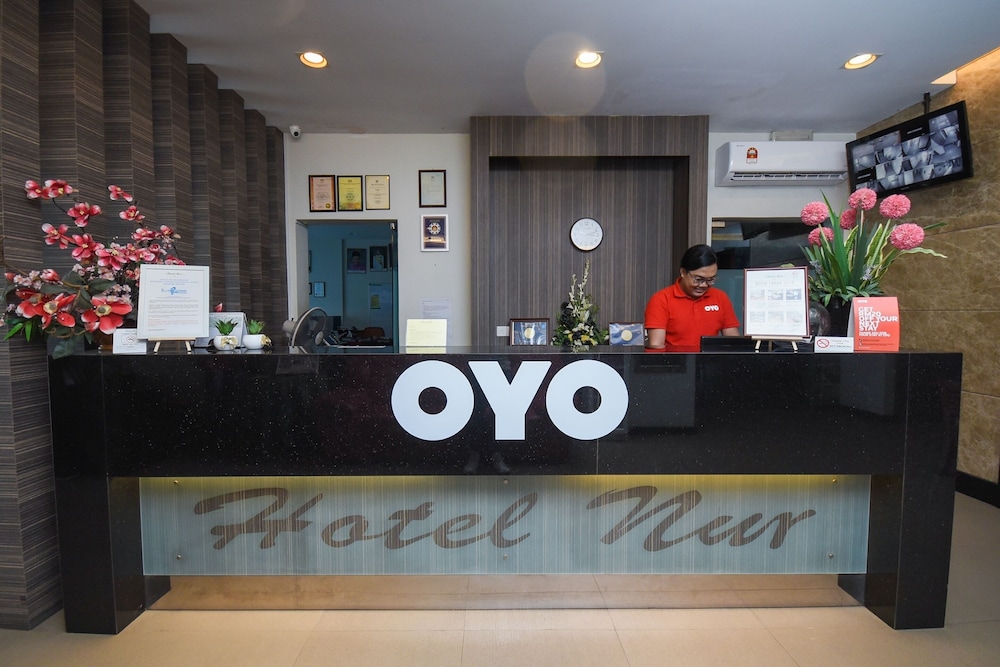 Super OYO 985 Hotel Nur 4/22