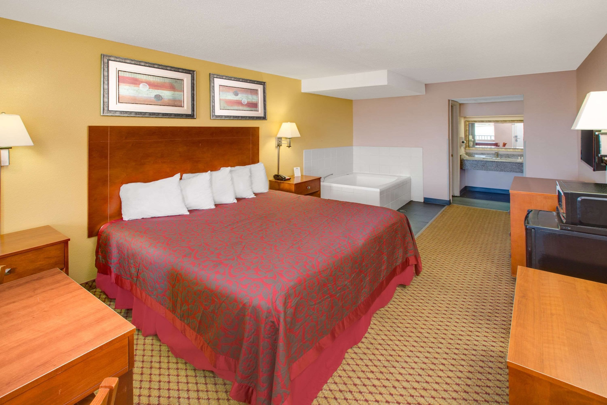 Deluxe, King Bed, Smoking