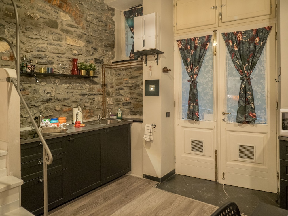 Petrella's Point Studio 1/28