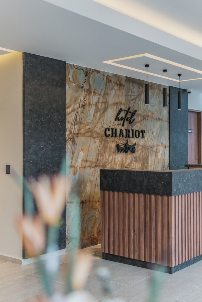 Hotel Chariot 5/46
