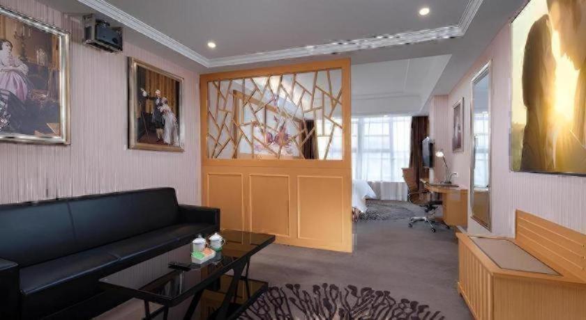 Vienna Hotel(Guangzhou North Railway Station Huaguoshan Subway Station Store) 33/45
