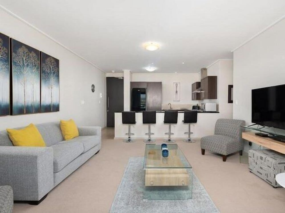 Century City Boutique Apartments 22/50