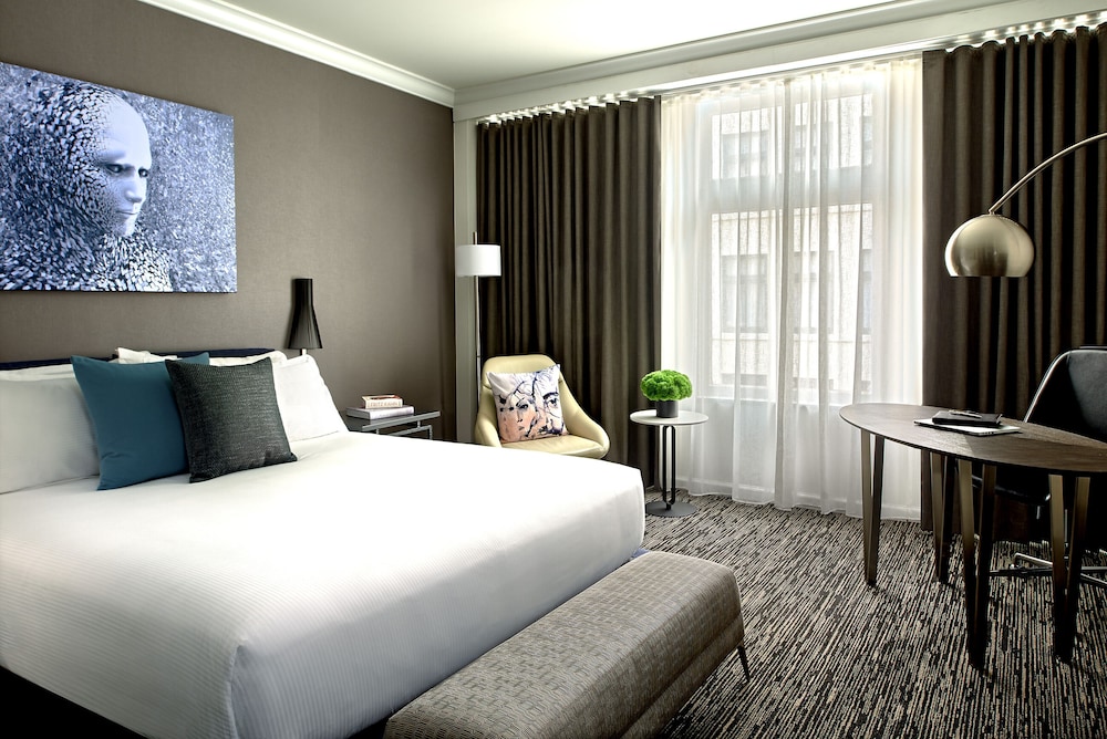 ROOM, KING BED, CITY VIEW