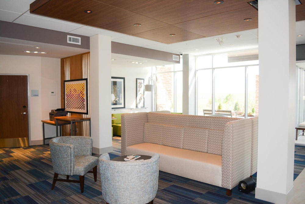 Holiday Inn Express Suites Oswego 3/48