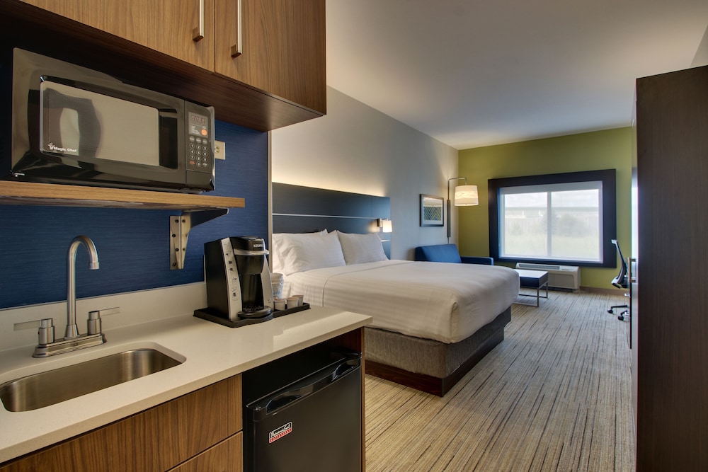 Holiday Inn Express Suites Morris 15/49