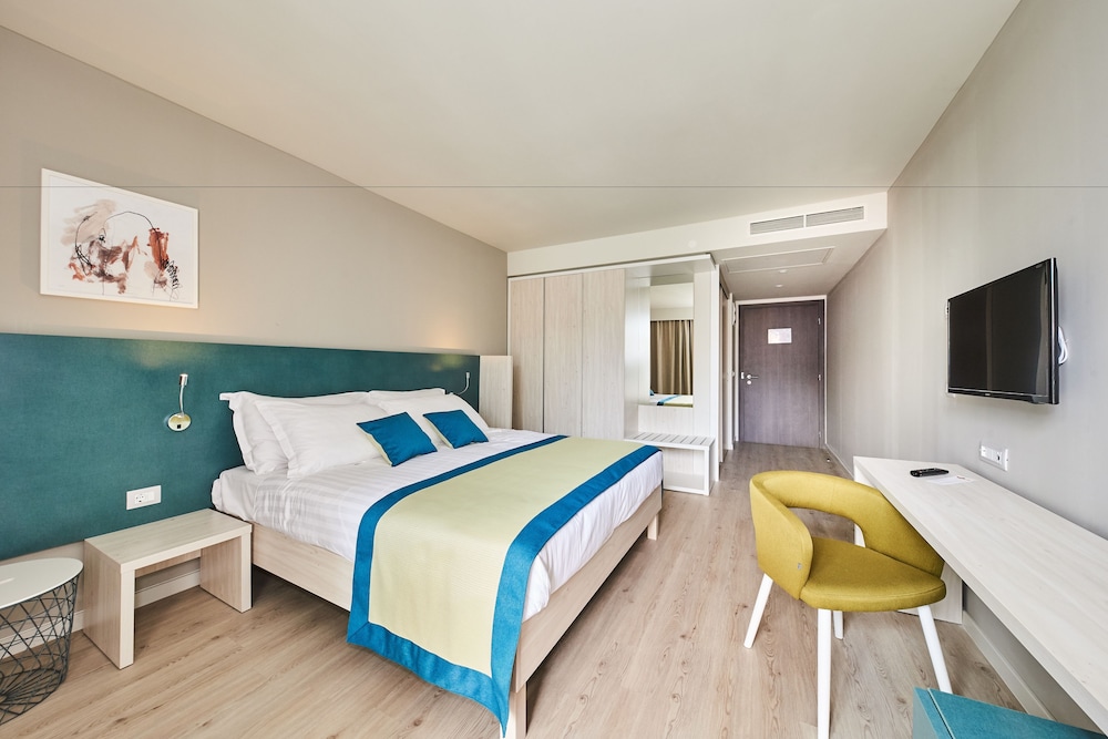 Classic, Double Bed, Sea Side, Balcony، Hotel Sipar Plava Laguna 2/5