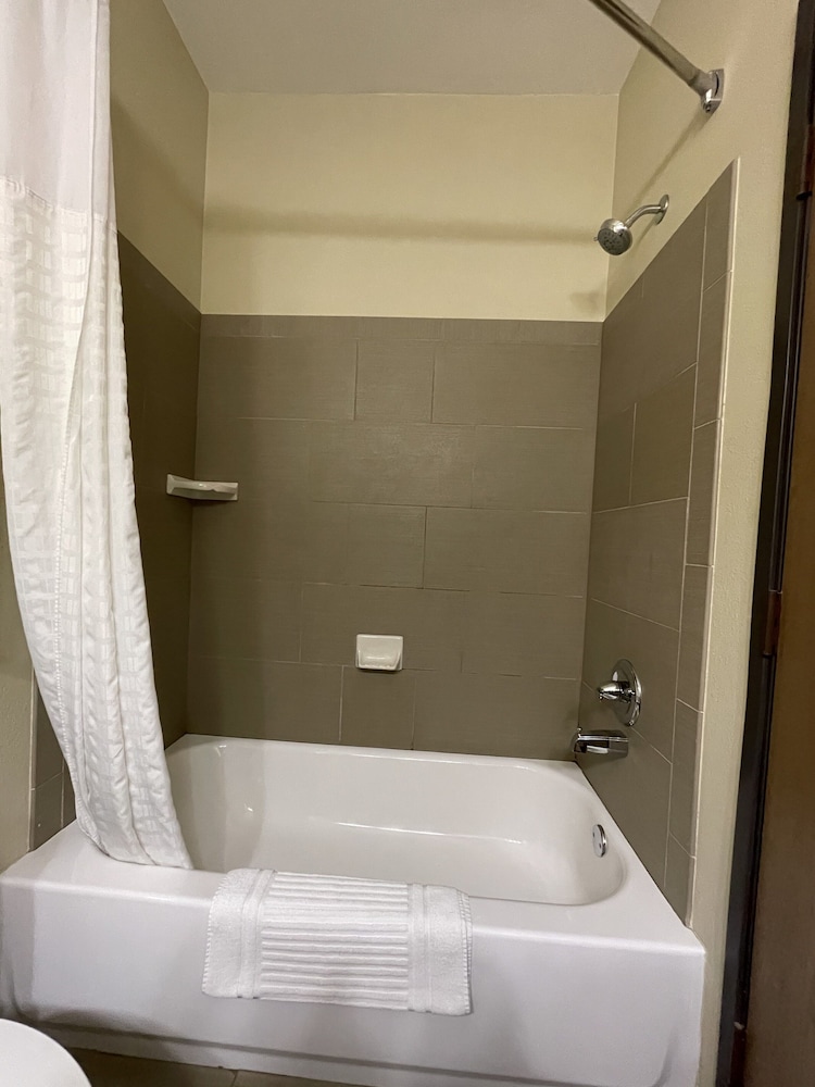 Comfort Inn & Suites Ponca City Near Marland Mansion 14/38